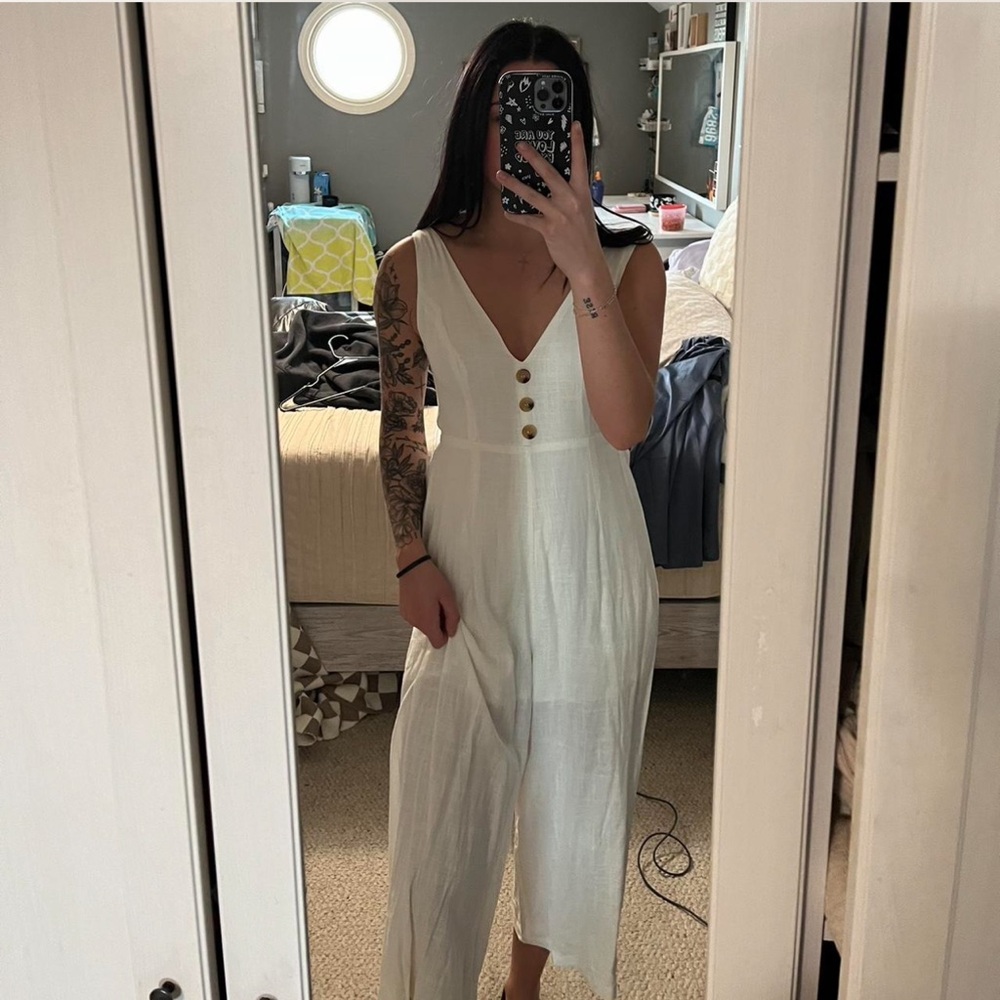 Chic White Sleeveless Jumpsuit